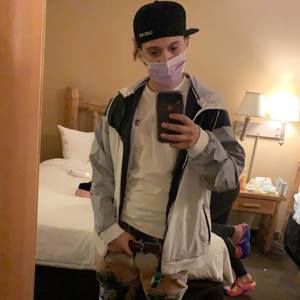 Meet your Posher, Hanife